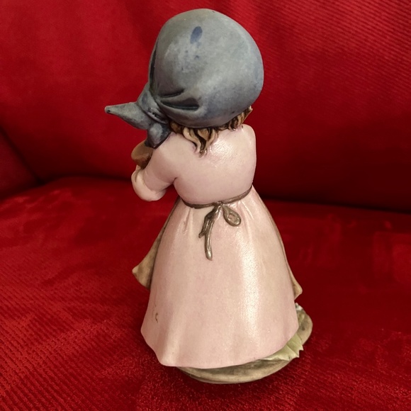 Capodimonte Girl Feeding Geese - Picture 3 of 4